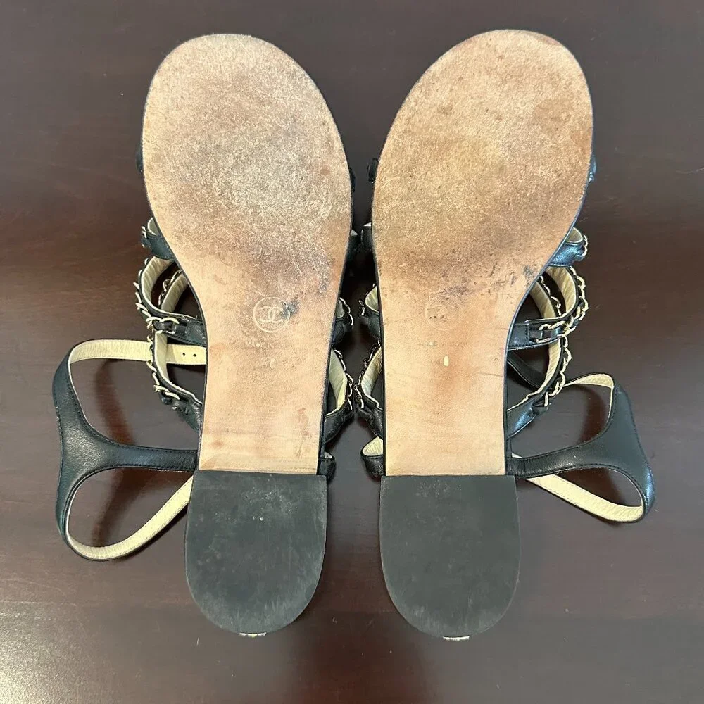 Chanel Black Leather CC Logo Chain Strap Women's Sandals Sz 40 Made in Italy